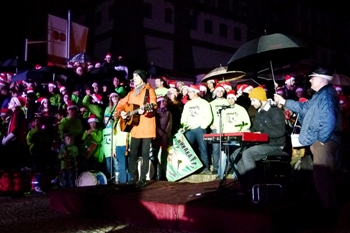 Paulo Praça e coro de centenas de vozes nas boas-vindas ao Natal (fotogaleria)