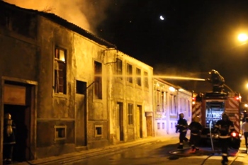 Veja as imagens do incêndio na R. Sacra Família