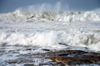 Alerta marítimo para ondulação e vento forte nos próximos dias