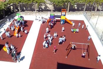Crianças do Centro Social da Matriz já brincam num novo parque