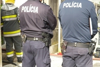 Agentes da PSP e bombeiros